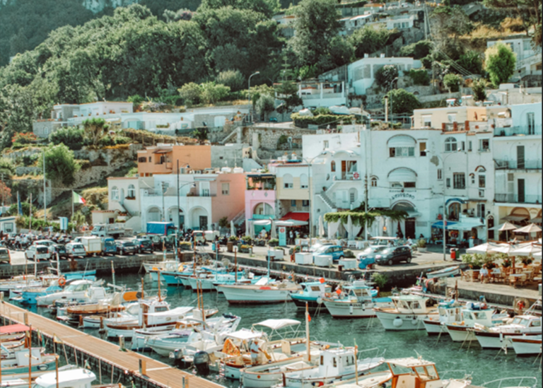 Ιταλία: Οι τουρίστες φτάνουν ξανά στο Κάπρι – Επιλύθηκαν τα προβλήματα με την υδροδότηση