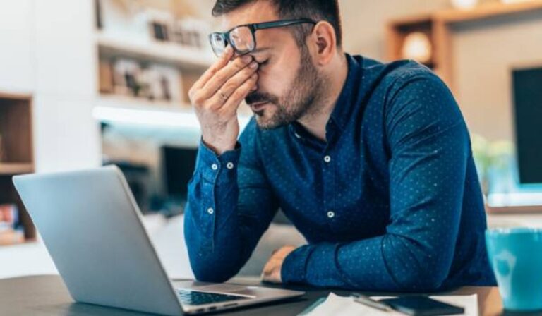 Burnout: Νέα μελέτη αποκαλύπτει ότι η υβριδική εργασία μειώνει σημαντικά τα συμπτώματα επαγγελματικής εξουθένωσης στους εργαζόμενους