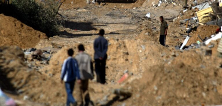 UNRWA: Πάνω από 330 χιλιάδες τόνοι απορριμμάτων συσσωρεύτηκαν σε όλη τη Γάζα
