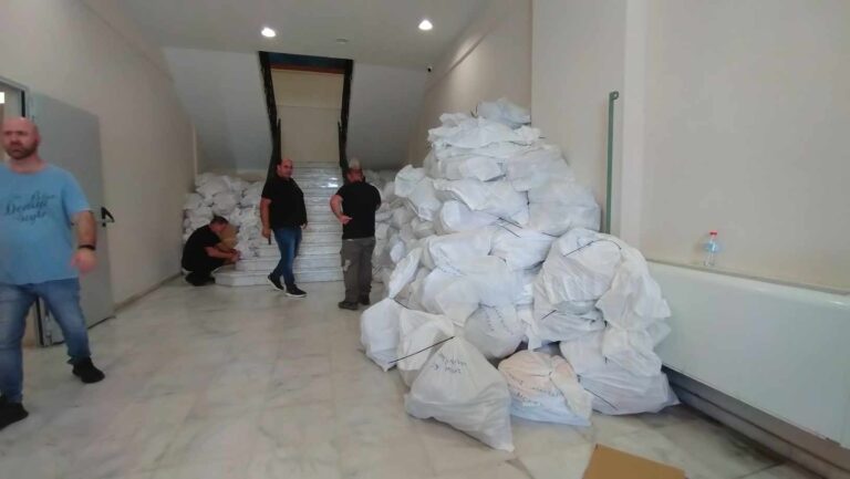 Κρήτη: Παρελήφθη από τους δήμους το εκλογικό υλικό – Ξεκίνησε η κατανομή του ανά εκλογικό τμήμα