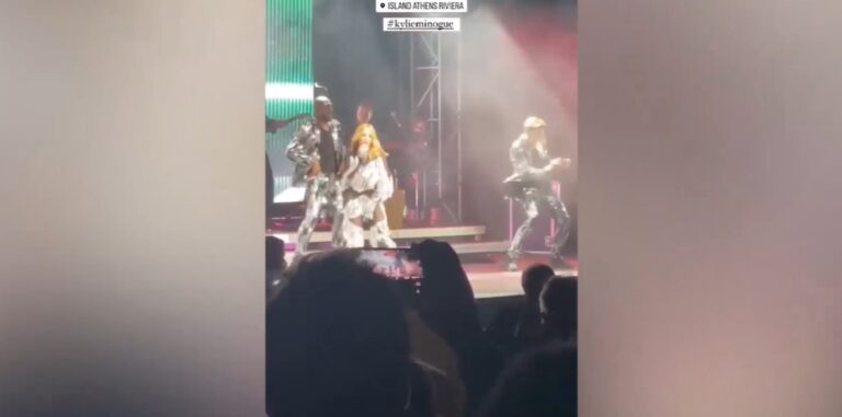 Βίντεο – Kylie Minogue: Η βραβευμένη με Grammy ποπ σταρ τραγουδάει στην Ελλάδα για τα «Ποσειδώνια 2024» μαγνητίζοντας τα βλέμματα