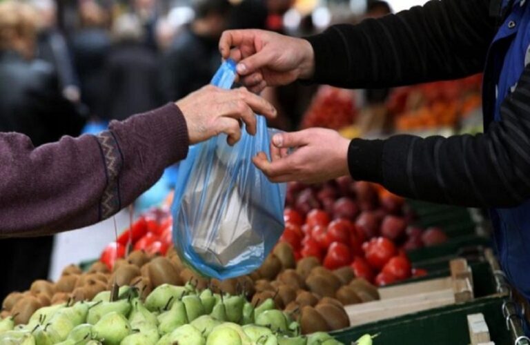 ΕΛΣΤΑΤ: Το 6,5% του πληθυσμού δηλώνει ότι το 2023 αντιμετώπισε μέτρια ή σοβαρή ανεπάρκεια τροφής