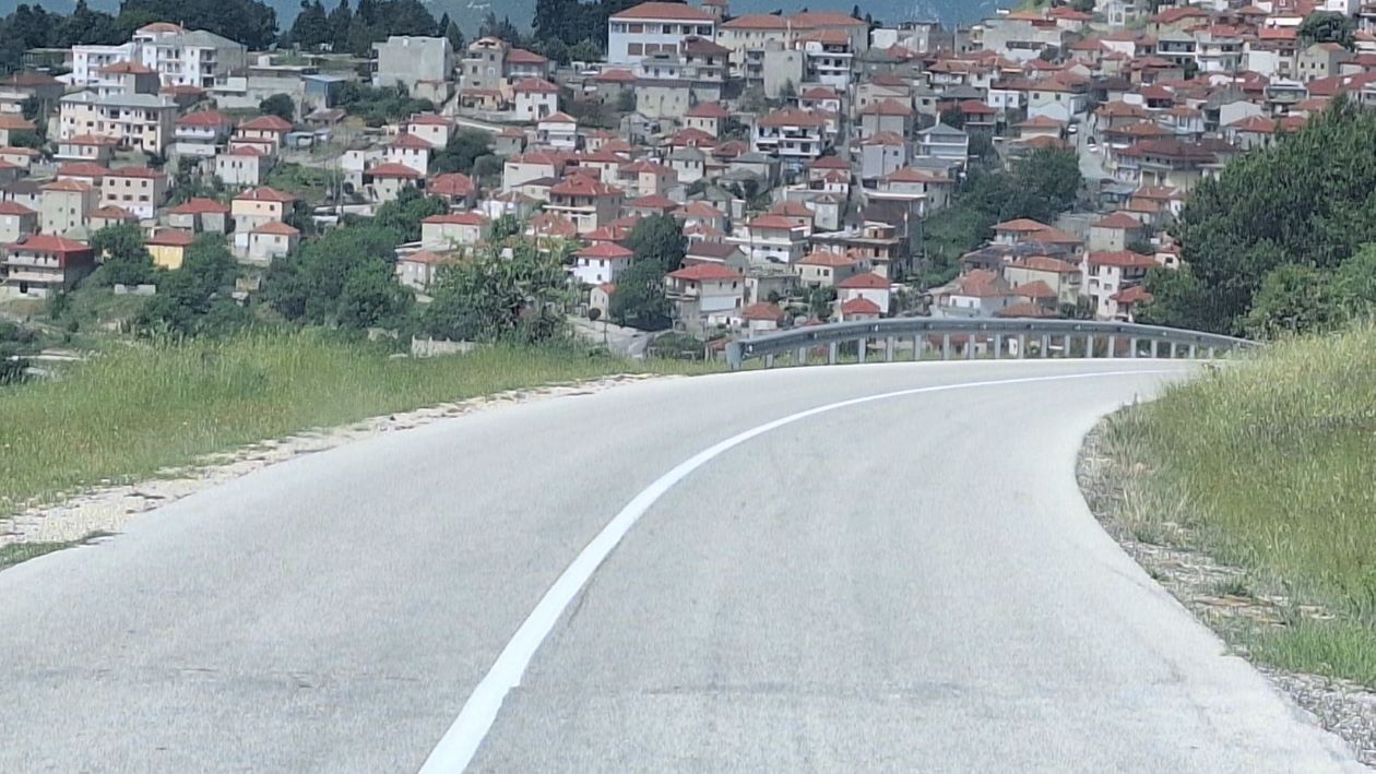 Εργασίες συντήρησης στο οδικό επαρχιακό δίκτυο του ν. Λάρισας απο την Περιφέρεια Θεσσαλίας
