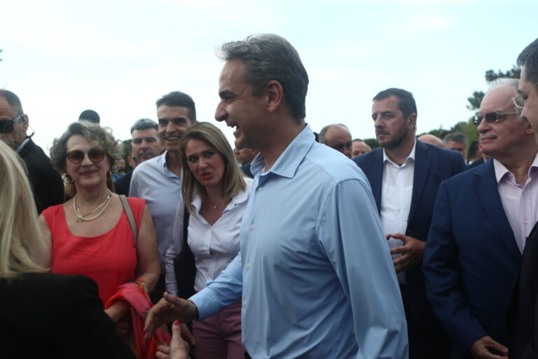 Θεσσαλονίκη: Επίσκεψη του Κυρ. Μητσοτάκη στο Γραφείο Αντιμετώπισης Ενδοοικογενειακής Βίας, στο Αστυνομικό Τμήμα Χαριλάου