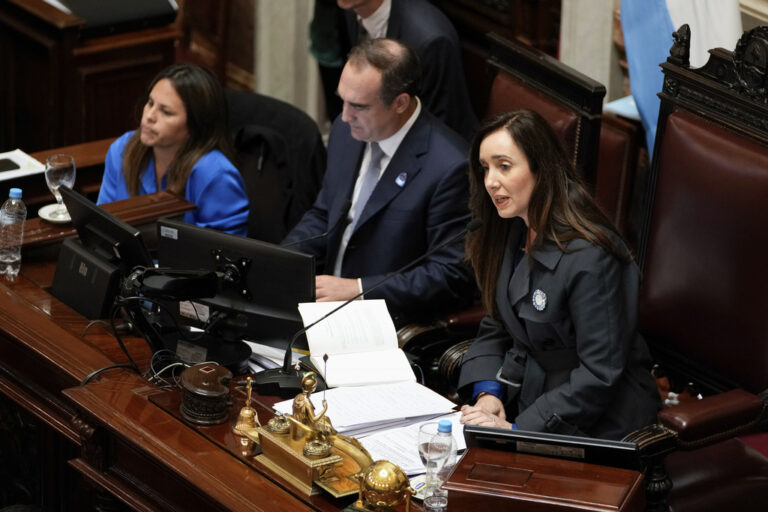 Αργεντινή: Η Γερουσία ενέκρινε επί της αρχής, για μια ψήφο, αμφιλεγόμενο πακέτο μεταρρυθμίσεων που προώθησε ο πρόεδρος Μιλέι