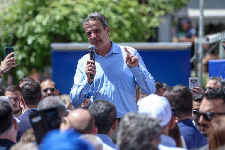 Περιοδεία Μητσοτάκη στην Κρήτη – Μύδροι στην αντιπολίτευση για τοξικότητα και λαϊκισμό
