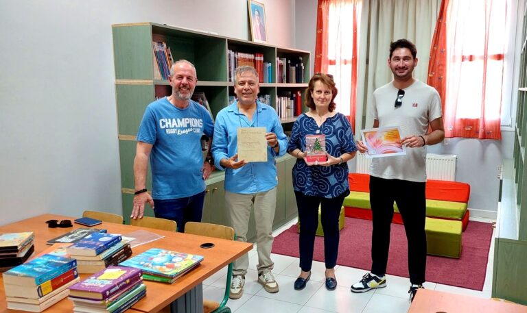 Βιβλία στο Χιλιόδεντρο Καστοριάς πρόσφερε το Πολιτιστικό Κέντρο Εκπαιδευτικών Λάρισας