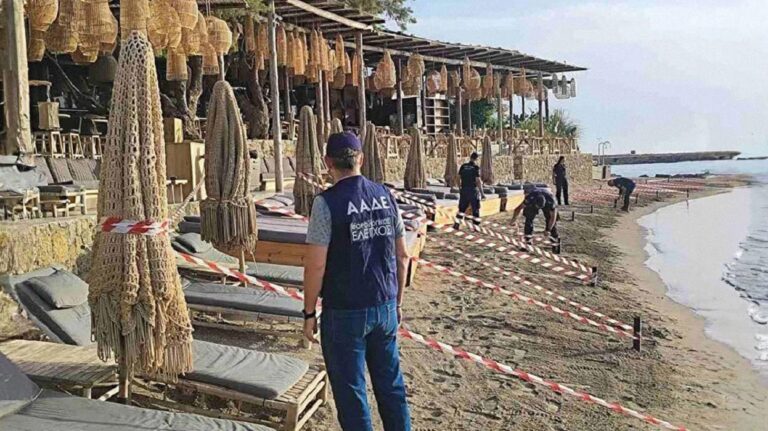 Εκπρόσωπος υπ. Οικονομικών: Εκατοντάδες οι καταγγελίες πολιτών για αυθαιρεσίες σε παραλίες