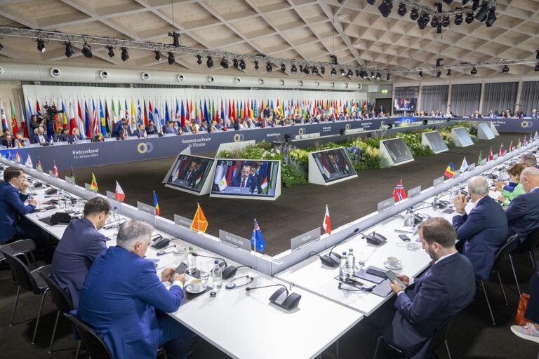 Ελβετία: Ακροδεξιοί χαρακτήρισαν «ντροπιαστική» τη σύνοδο κορυφής για την ειρήνη στην Ουκρανία και επιβλαβή για την ουδετερότητα