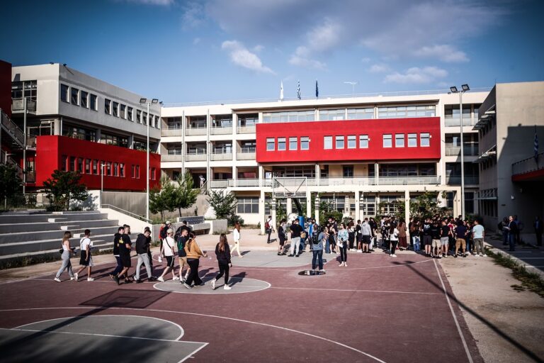 Διανομή ανεμιστήρων από τον Δήμο Αθηναίων στις σχολικές μονάδες λόγω καύσωνα