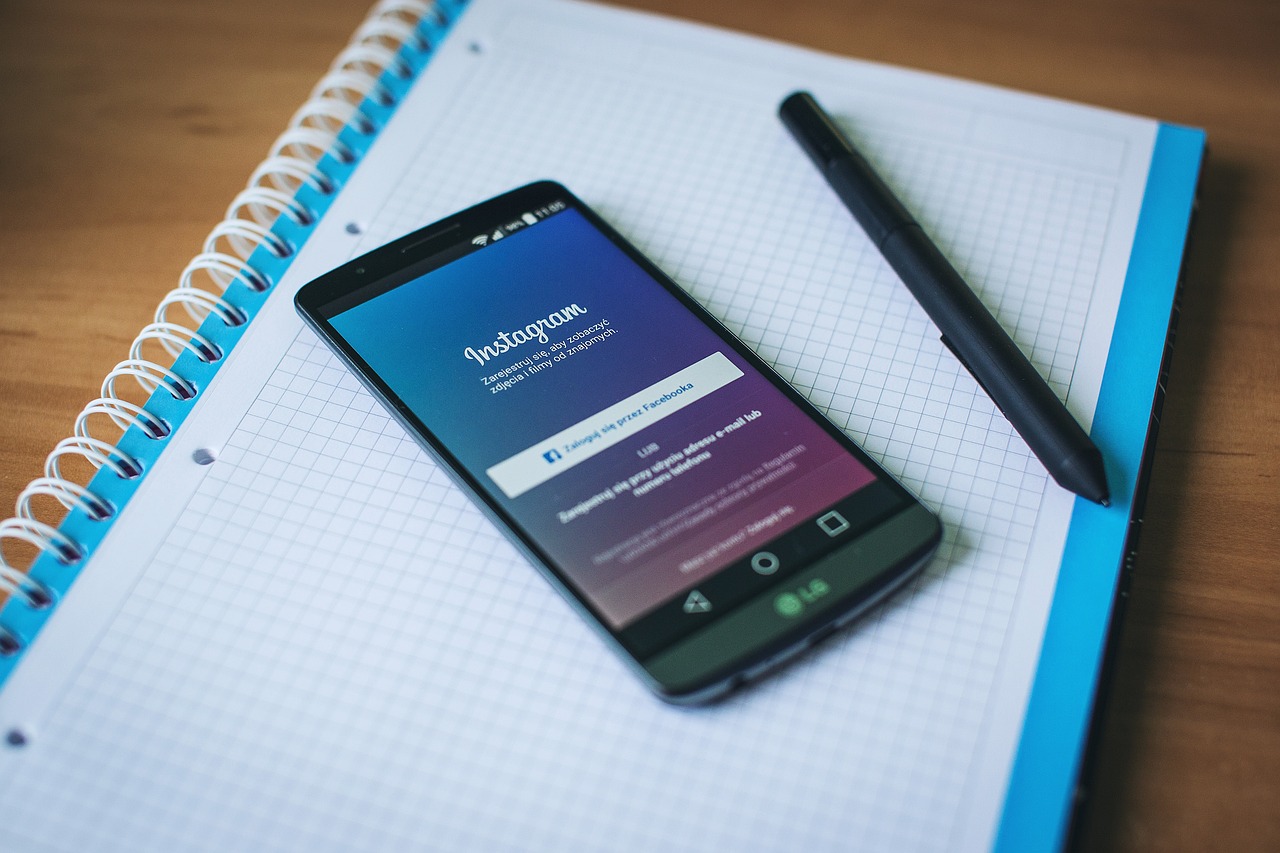 Το Instagram αναγκάζει τους χρήστες να παρακολουθούν διαφημίσεις