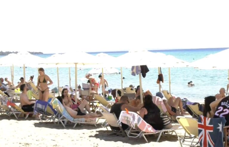 «Βουλιάζει» η Χαλκιδική από κόσμο που αναζητά ανάσες δροσιάς