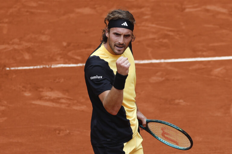 Roland Garros: Ανατροπή 8άδας για τον Τσιτσιπά που νίκησε 3-1 τον Αρνάλντι και προκρίθηκε στα προημιτελικά του τουρνουά