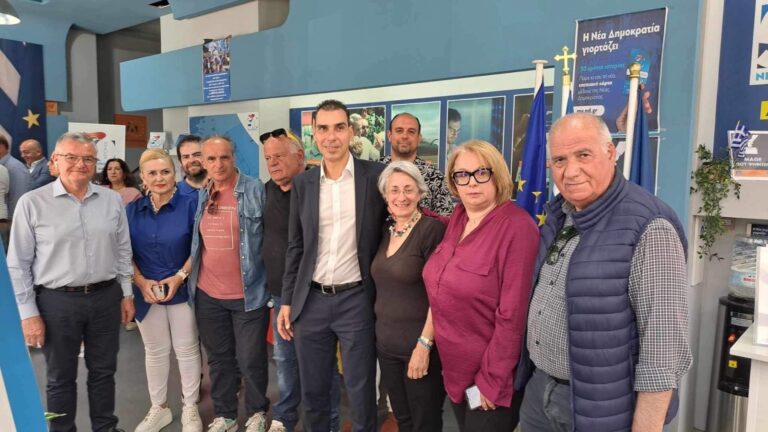 Πάτρα: Επίσκεψη του Μ. Θεμιστοκλέους στο εκλογικό κέντρο της ΝΔ