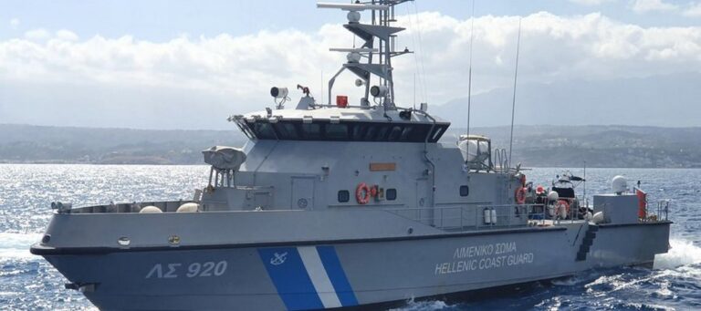 Καταδίωξη ταχύπλοου και αυτοκινήτου που μετέφεραν μετανάστες στη  Νότια Ρόδο