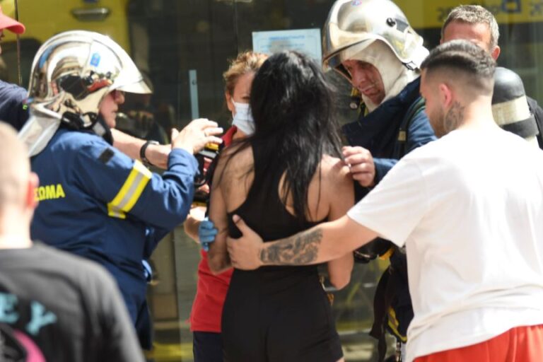 Πυρκαγιά σε διαμέρισμα στο κέντρο της Λάρισας – Απεγκλωβίστηκαν τρία άτομα