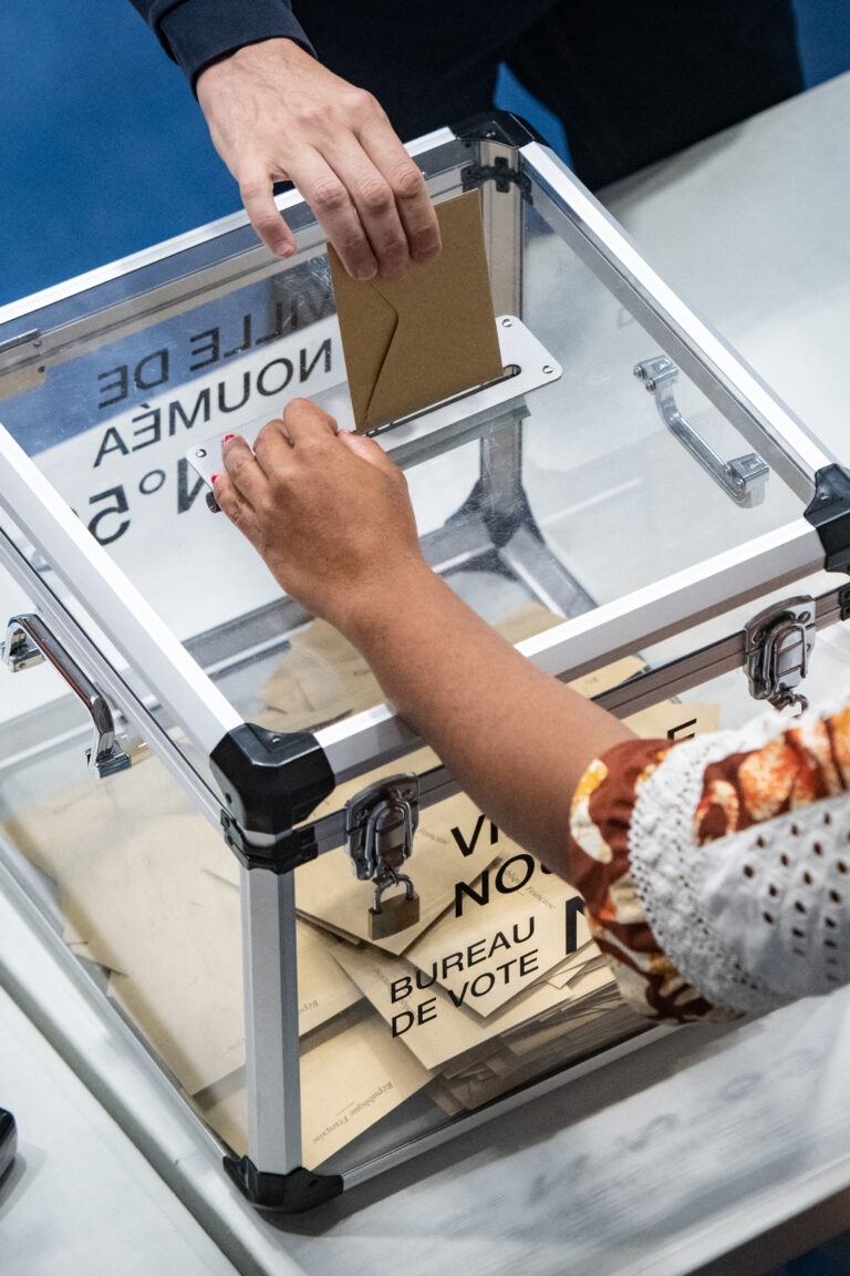 Γαλλία: Άνοιξαν οι κάλπες στον κρίσιμο δεύτερο γύρο των βουλευτικών εκλογών