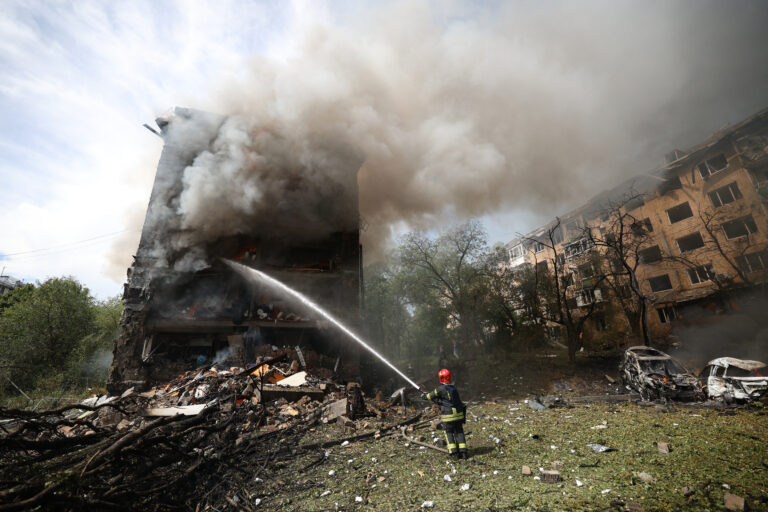Σφοδροί ρωσικοί βομβαρδισμοί στην Ουκρανία: Τουλάχιστον 20 νεκροί – Χτυπήθηκε παιδικό νοσοκομείο στο Κίεβο