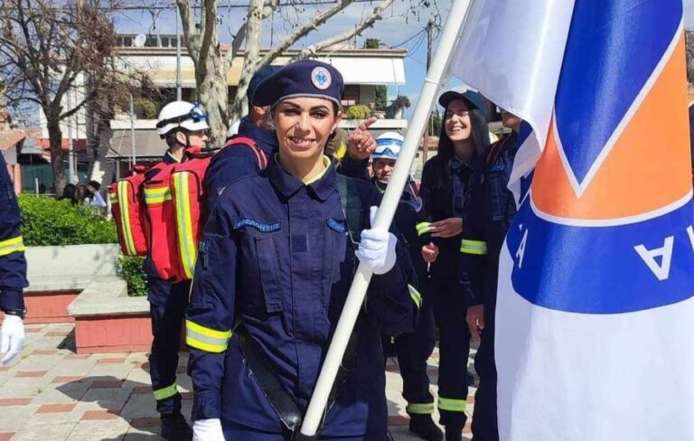 Λάρισα: “Το κοριτσάκι βγήκε απο τη θάλασσα μελανιασμένο. Της έκανα ΚΑΡΠΑ και μετά απο ένα λεπτό άρχισε να βγάζει το νερό…” – Συγκλονιστική περιγραφή στην ΕΡΤ διασώστριας
