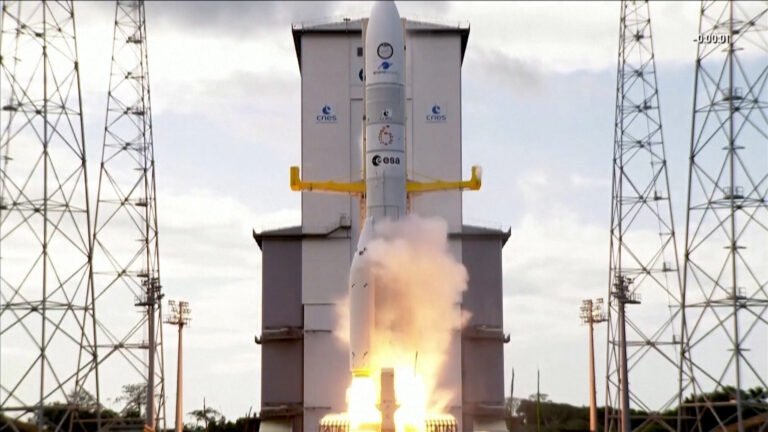 Βίντεο: Ο ευρωπαϊκός πύραυλος Ariane 6 εκτοξεύεται για την καθυστερημένη παρθενική του πτήση