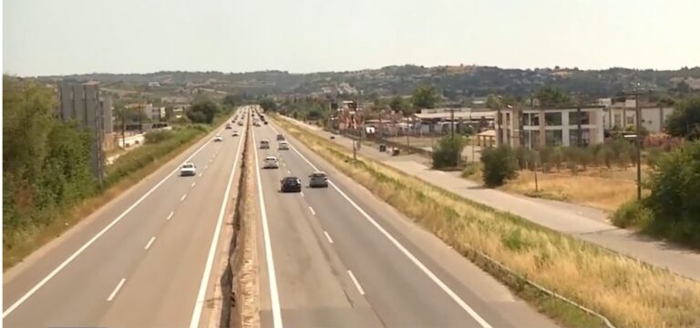 Ανάσα δροσιάς στις παραλίες της Χαλκιδικής αναζητούν οι Θεσσαλονικείς