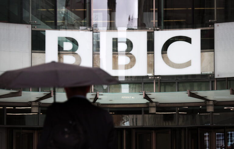 Βρετανία: Το BBC προανήγγειλε νέες περικοπές θέσεων εργασίας