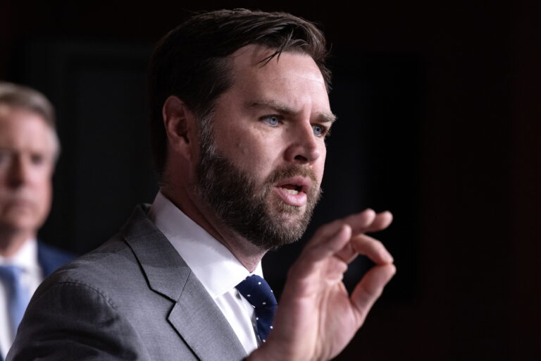 Το βιβλίο «Hillbilly Elegy» του Τζέι Ντι Βανς και η ταινία ξανά στο επίκεντρο της προσοχής