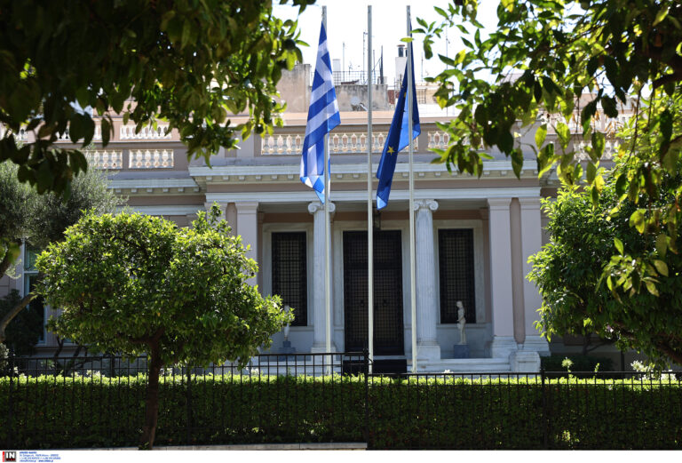 Οι παρεμβάσεις στη χονδρική ρεύματος στη σύσκεψη στο Μαξίμου – Αύριο οι ανακοινώσεις από το υπουργείο Ενέργειας