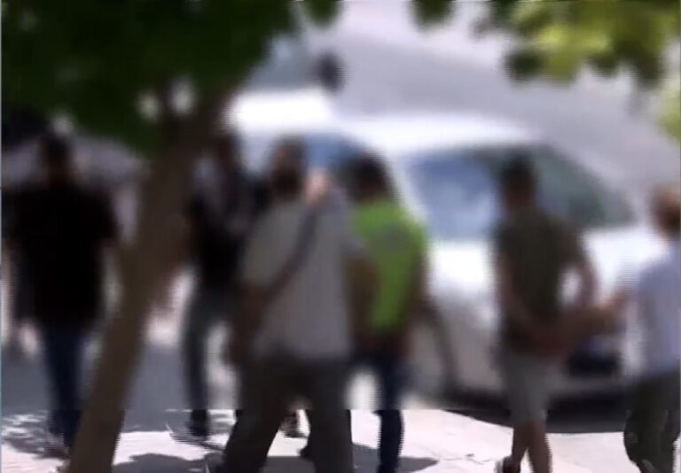 Θεσσαλονίκη: Σύλληψη τεσσάρων ανδρών για επεισόδιο με θύμα 52χρονο – Κατηγορούνται ότι τον έριξαν από το μπαλκόνι