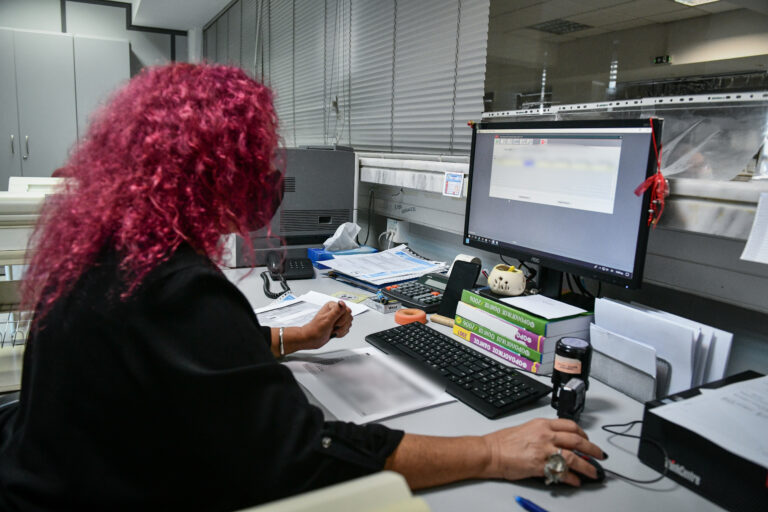 Ένθετο Οικονομία: Οφειλές στην εφορία – τελευταία ευκαιρία να μην χαθούν ρυθμίσεις