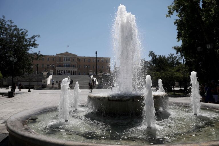 Στο «κόκκινο» σήμερα και αύριο ο υδράργυρος – Έως τους 43 βαθμούς η θερμοκρασία