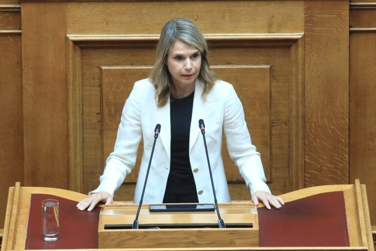 ΠΑΣΟΚ: Υποψήφια για την ηγεσία η Μιλένα Αποστολάκη – «Η επανεκκίνηση είναι αναγκαία»
