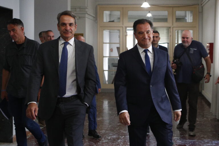Επίσκεψη του Πρωθυπουργού στο υπουργείο Υγείας – Δηλώσεις πριν από λίγο