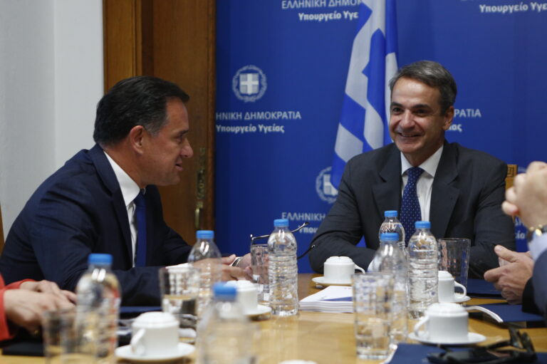 Επίσκεψη Μητσοτάκη στο Υπουργείο Υγείας – Στο επίκεντρο η αναβάθμιση του ΕΣΥ και οι προσλήψεις