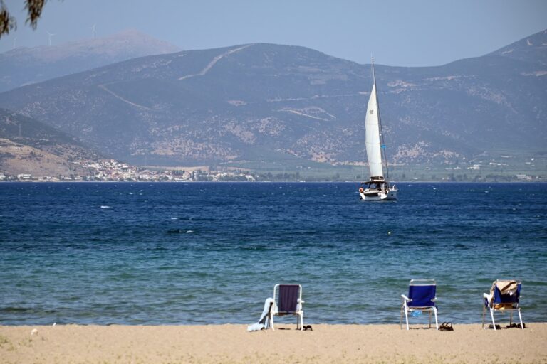 Ο καιρός με τον Π. Γιαννόπουλο: Ισχυρό το μελτέμι και σήμερα – Συνεχίζεται η ζέστη
