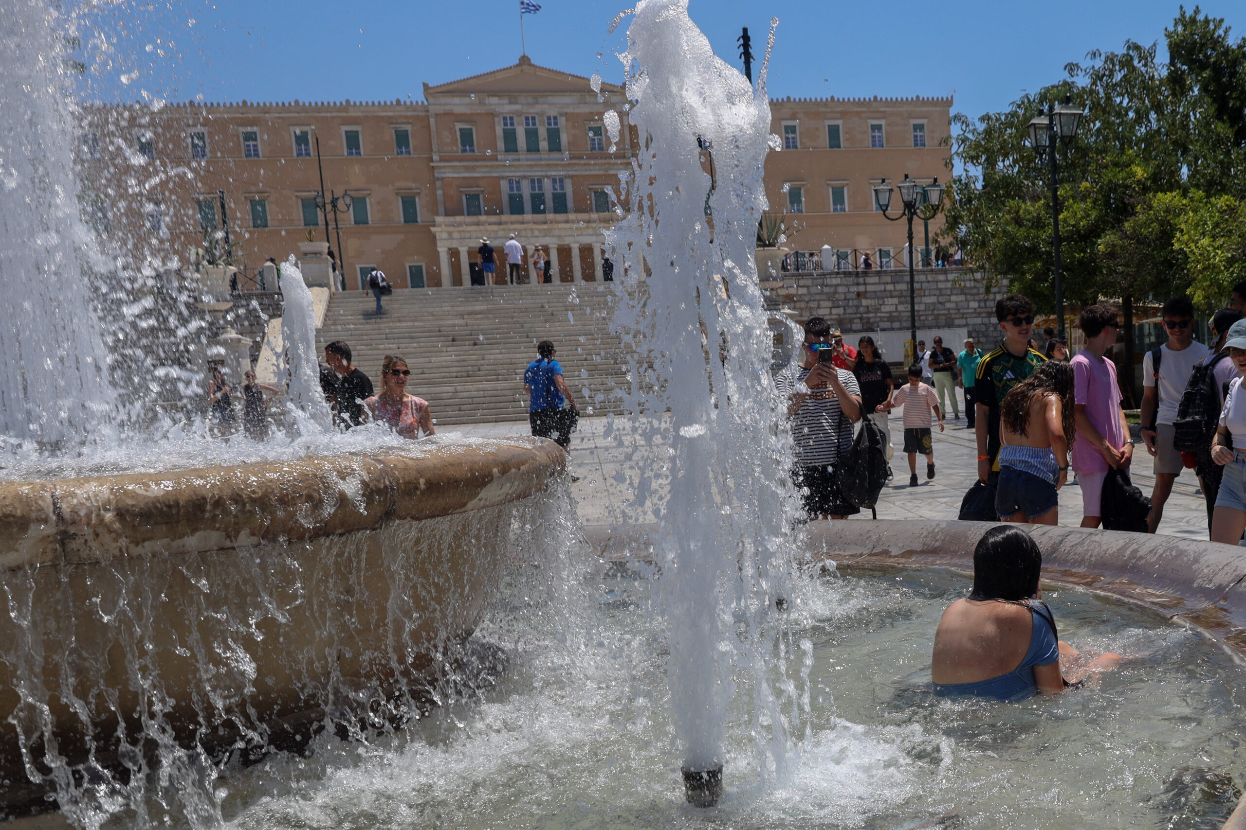 Σε κλοιό καύσωνα η χώρα: Το φαινόμενο της θερμικής νησίδας – Πόσο θα διαρκέσει