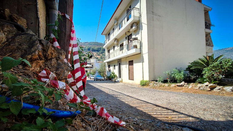 Γυναικοκτονία στην Αμφιλοχία: Το ιστορικό βίας πριν από το έγκλημα – «Έλα στο σπίτι, αλλιώς θα σκοτώσω το κορίτσι»