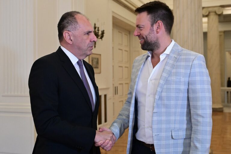 Ενημέρωση του Στ. Κασσελάκη από τον Γ. Γεραπετρίτη για θέματα εξωτερικής πολιτικής