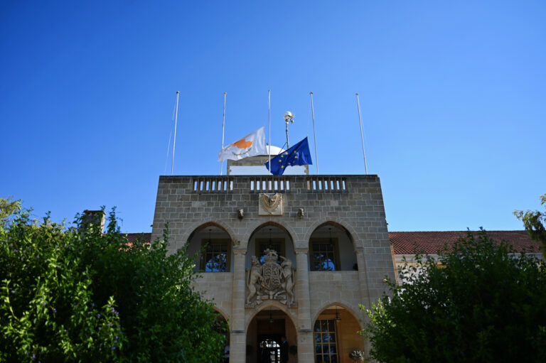 Η Τουρκία ανεβάζει τους τόνους για το Κυπριακό: Οι λόγοι της προσωπικής επίθεσης στον Δένδια και η άμεση απάντηση της Αθήνας
