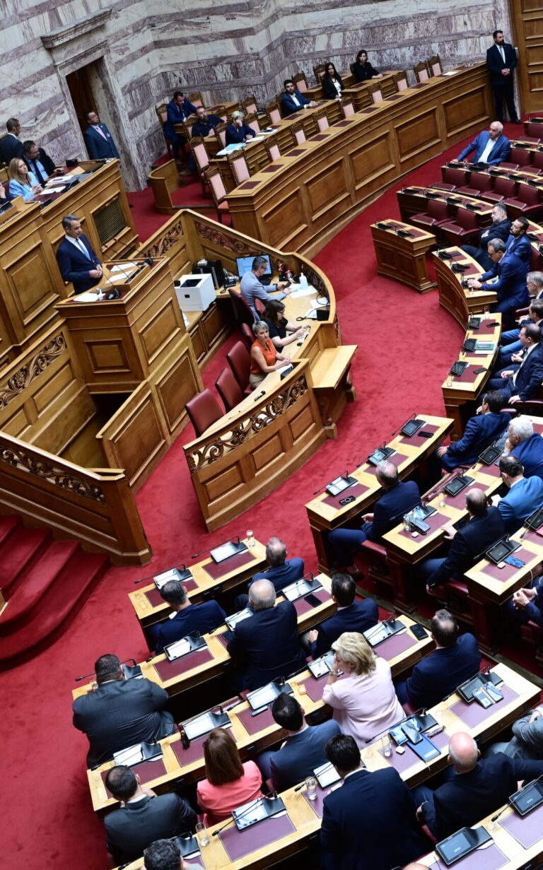 Ειδική συνεδρίαση στη Βουλή για τα 50 χρόνια της μεταπολίτευσης – Ομιλίες του Πρωθυπουργού και επικεφαλής των κομμάτων