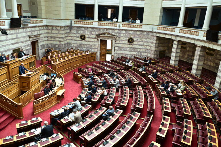 Ανταλλαγή πυρών κυβέρνησης – ΣΥΡΙΖΑ για την συγχώνευση Attica και Παγκρήτιας