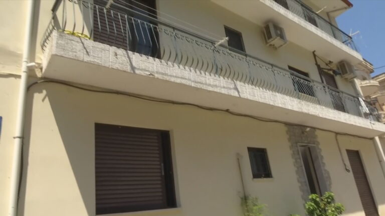 Γυναικοκτονία στην Αμφιλοχία: Ο 42χρονος απείλησε το θύμα ότι θα σκοτώσει την κόρη τους – Τι λέει η μητέρα της 37χρονης στο ΕΡΤNews
