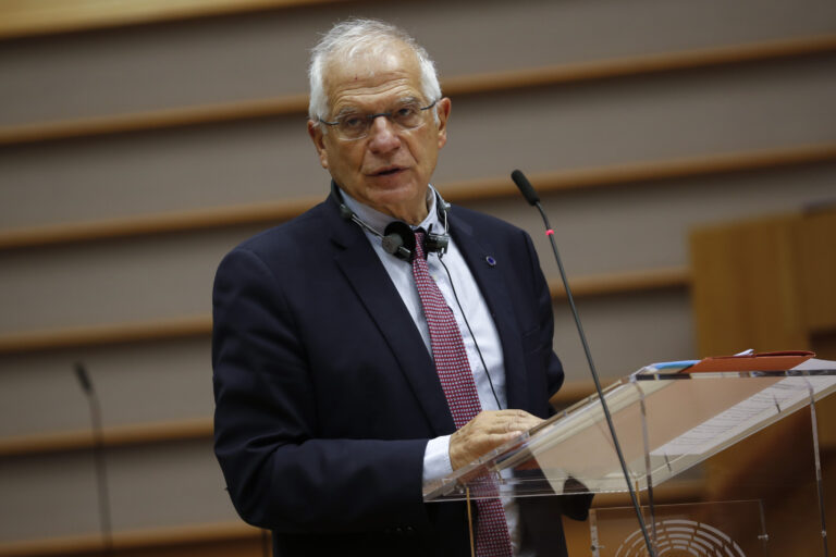 Έκκληση Μπορέλ να τερματιστεί «η τρέλα» στη Γάζα μετά τον νέο ισραηλινό βομβαρδισμό σε σχολείο