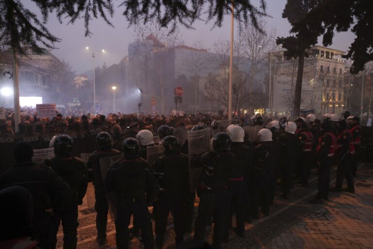 Αλβανία: Ένταση σε αντικυβερνητικές διαδηλώσεις στα Τίρανα