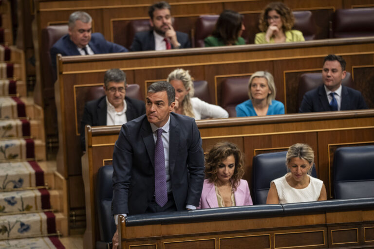 Ισπανία: Νέος νόμος για μεγαλύτερη διαφάνεια στα ΜΜΕ – Σφοδρή αντίδραση της αντιπολίτευσης, που καταγγέλλει προσπάθεια λογοκρισίας