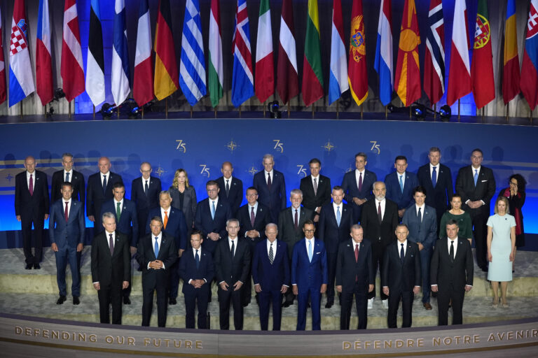 Το NATO υπόσχεται στην Ουκρανία βοήθεια 40 δισεκ. δολαρίων «τη χρονιά που έρχεται»