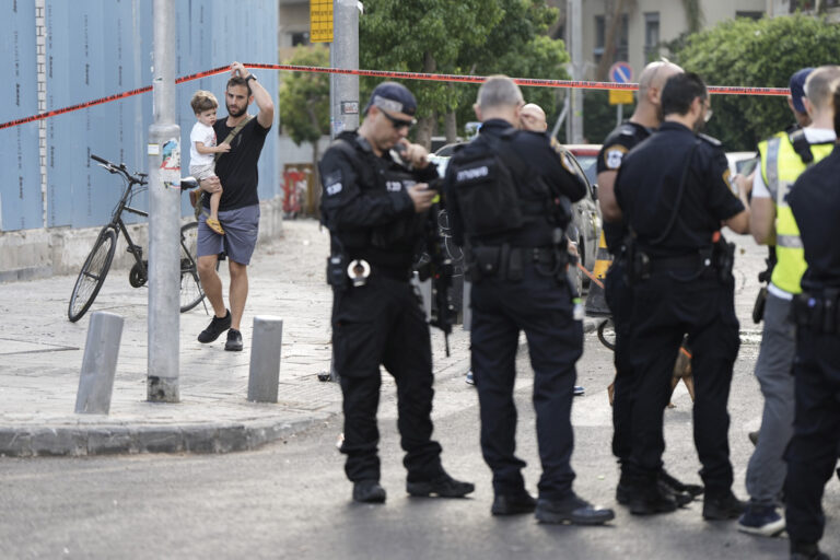 Το Ισραήλ υπόσχεται «αποφασιστική» εκδίκηση για την επίθεση στο Τελ Αβίβ
