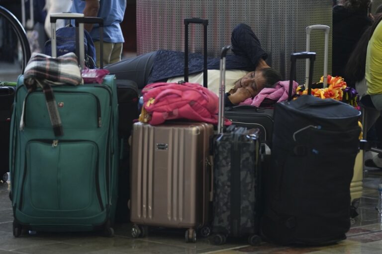 Βρετανία: Συμφόρηση στο λιμάνι του Ντόβερ μετά τα προβλήματα στις πτήσεις λόγω του πληροφοριακού «μπλακ άουτ»
