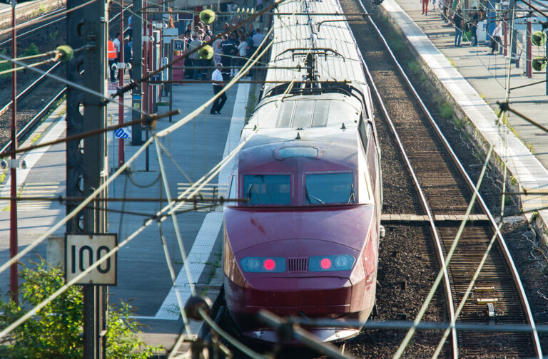 Γαλλική εταιρεία σιδηροδρόμων: Υπέστη «μαζική επίθεση για την παράλυση του δικτύου» των τρένων της υψηλής ταχύτητας TGV