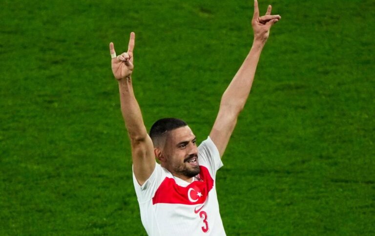 Έντονη αντίδραση τουρκικού ΥΠ.ΕΞ. κατά UEFA – Πειθαρχική έρευνα κατά Ντεμιράλ μετά τον πανηγυρισμό με το σήμα των «γκρίζων λύκων»
